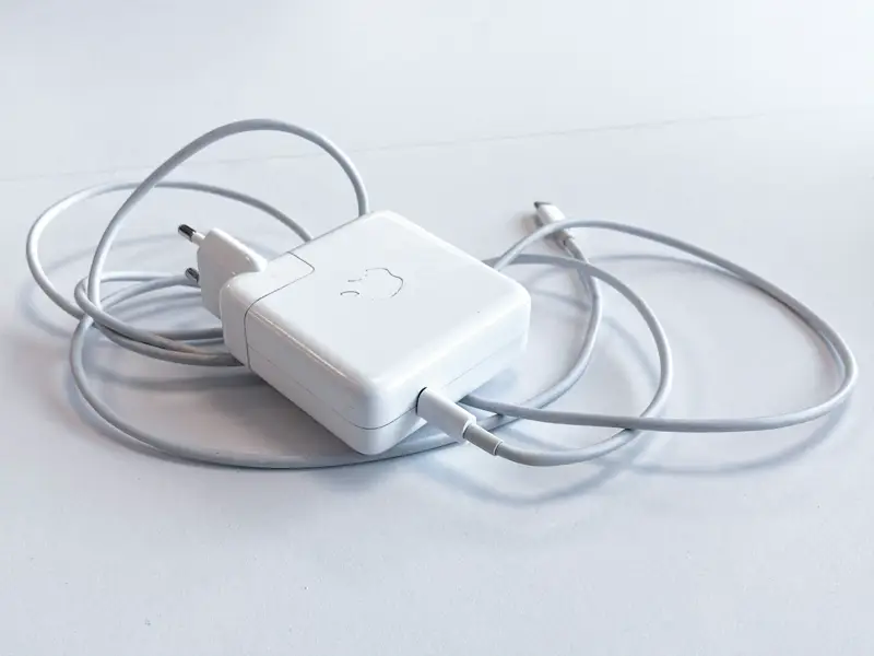 Prise de diagnostic OBD d'un véhicule, portail d'entrée des activations à distance
